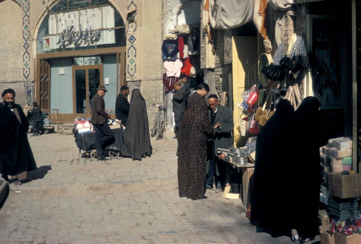 Тонкий Восток и модный Запад: фототур американца по Ирану в 1967 году Тонкий Восток и модный Запад: фототур американца по Ирану в 1967 году