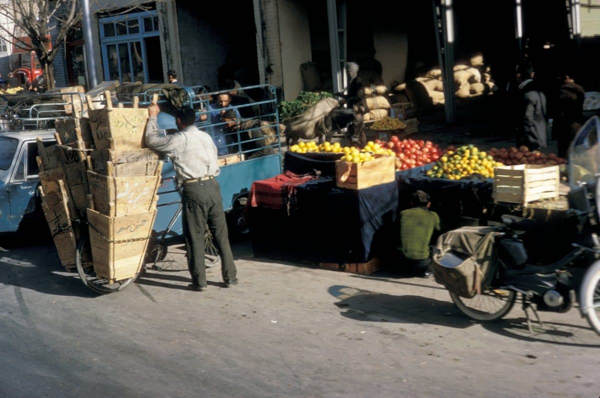 Тонкий Восток и модный Запад: фототур американца по Ирану в 1967 году Тонкий Восток и модный Запад: фототур американца по Ирану в 1967 году