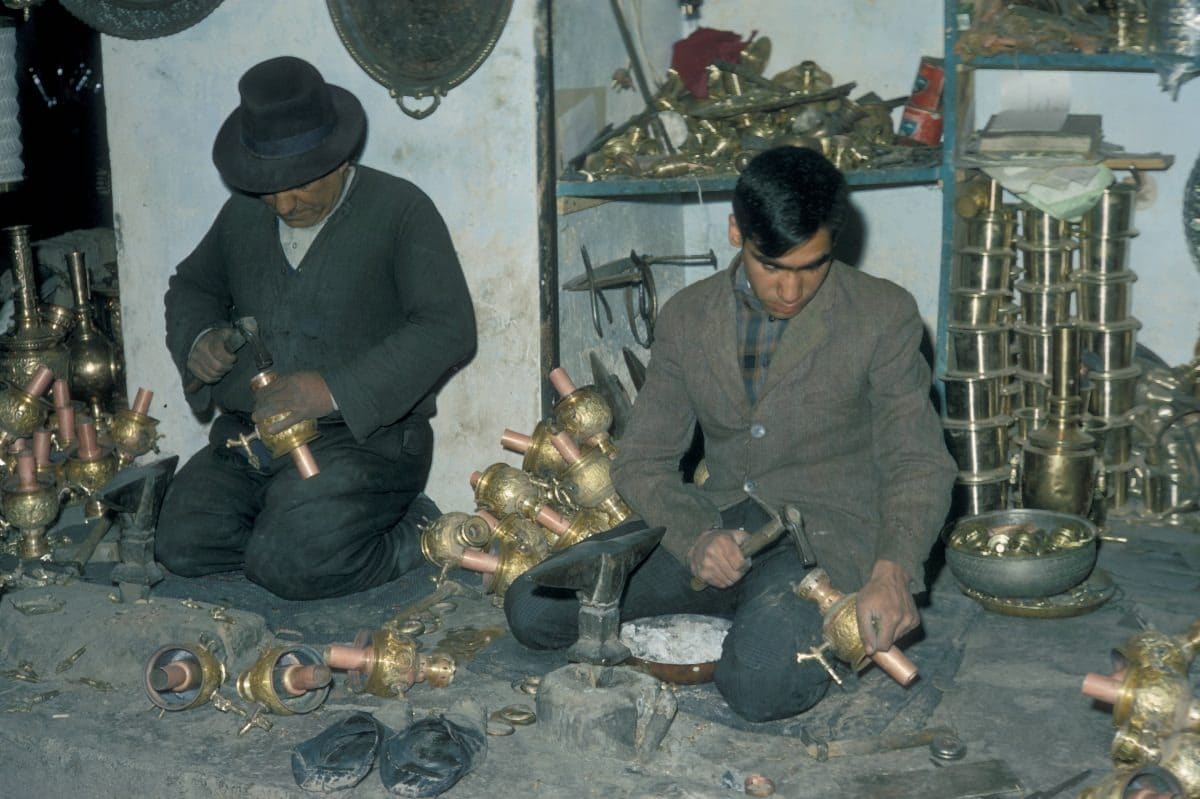 Тонкий Восток и модный Запад: фототур американца по Ирану в 1967 году Тонкий Восток и модный Запад: фототур американца по Ирану в 1967 году