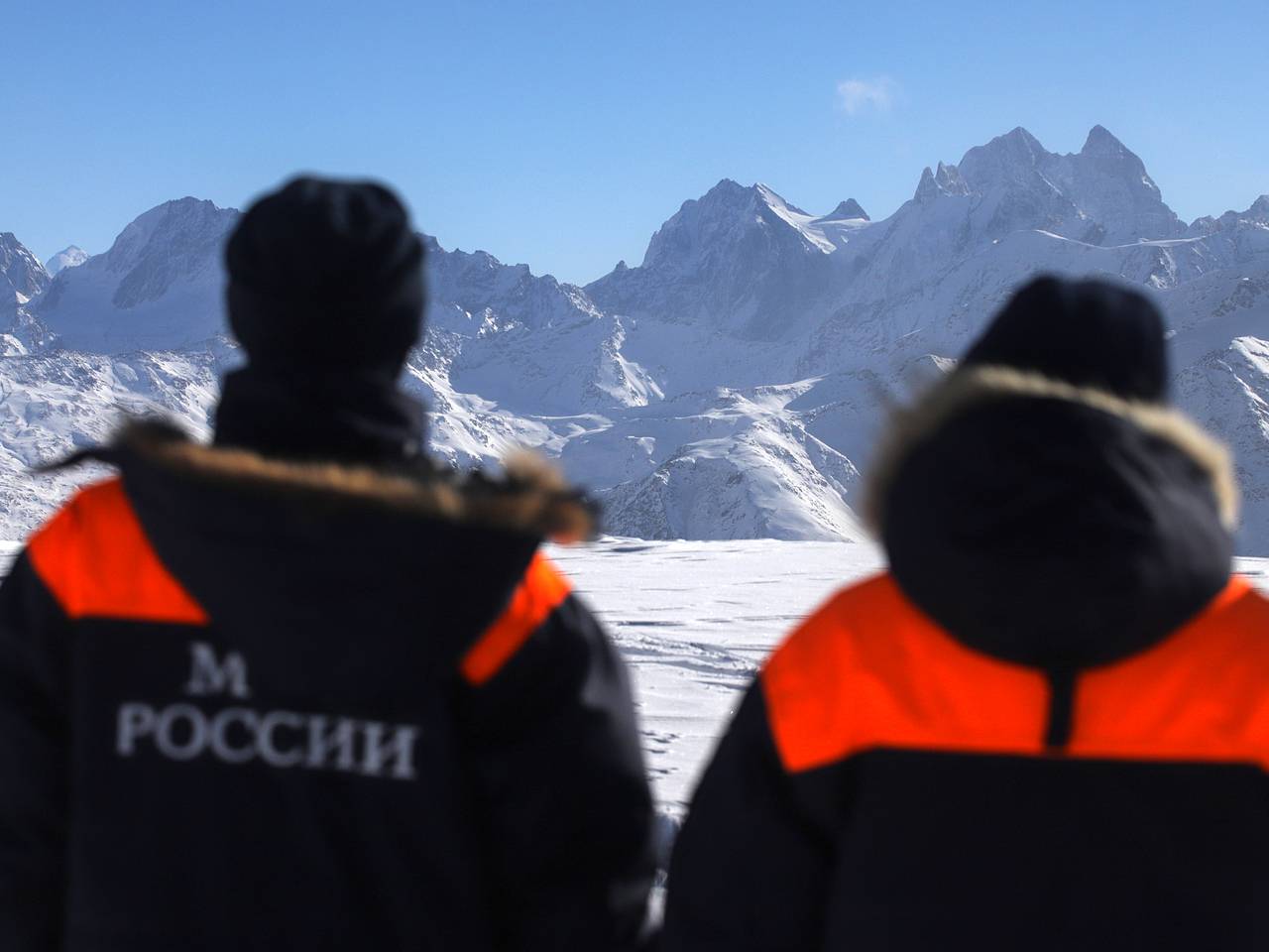 Двое альпинистов не выжили при сходе лавины в российском регионе
