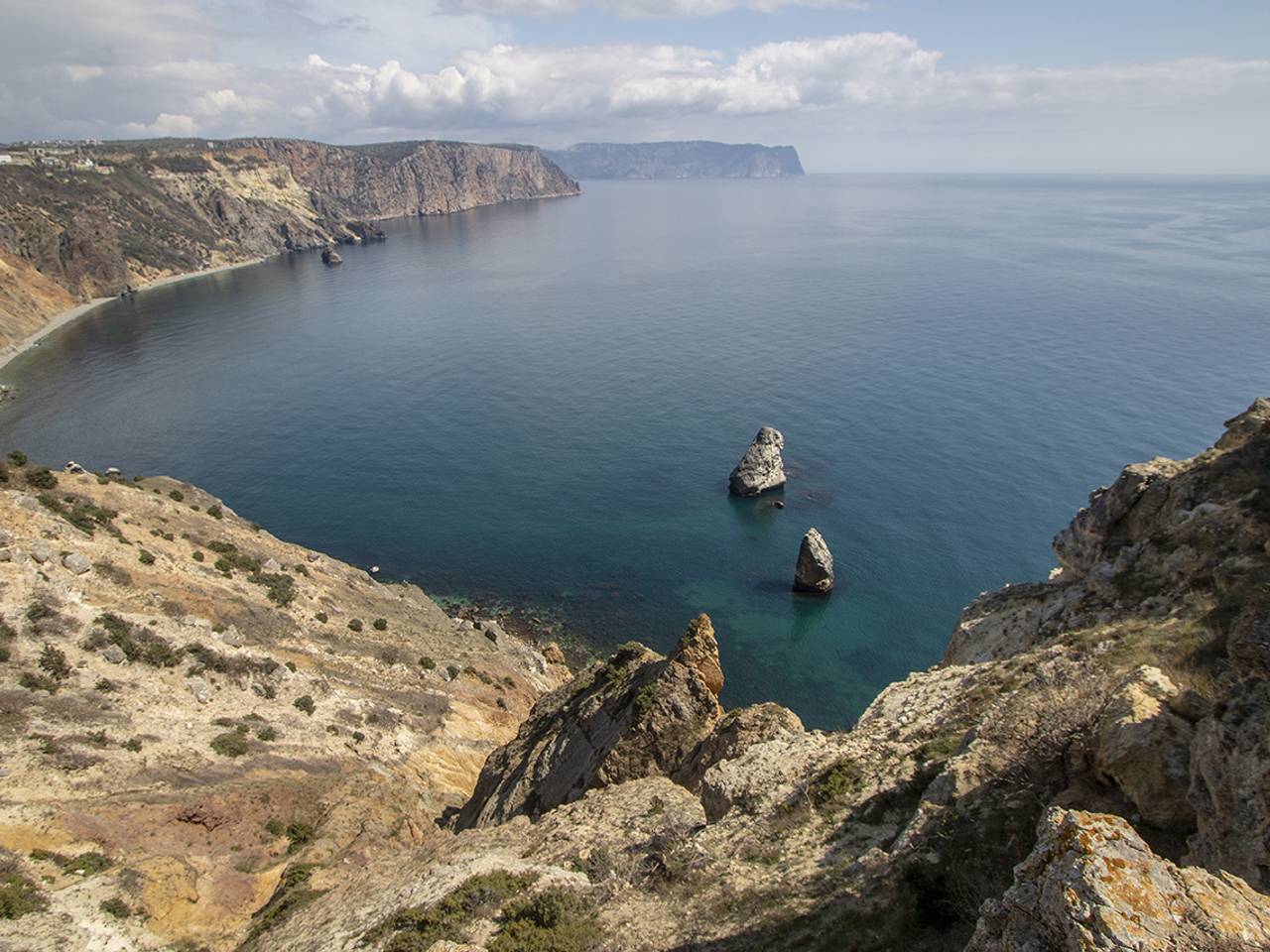 Россиянин описал отдых в Крыму фразой «пляжи без поборов и золотых шезлонгов»